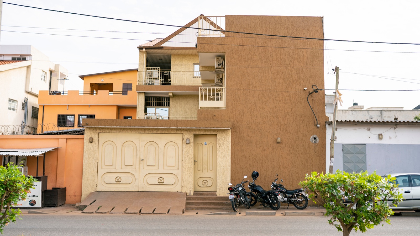 Devanture des bureaux d'AUDITCOM-TOGO, immeuble 295 à Kégué, Lomé